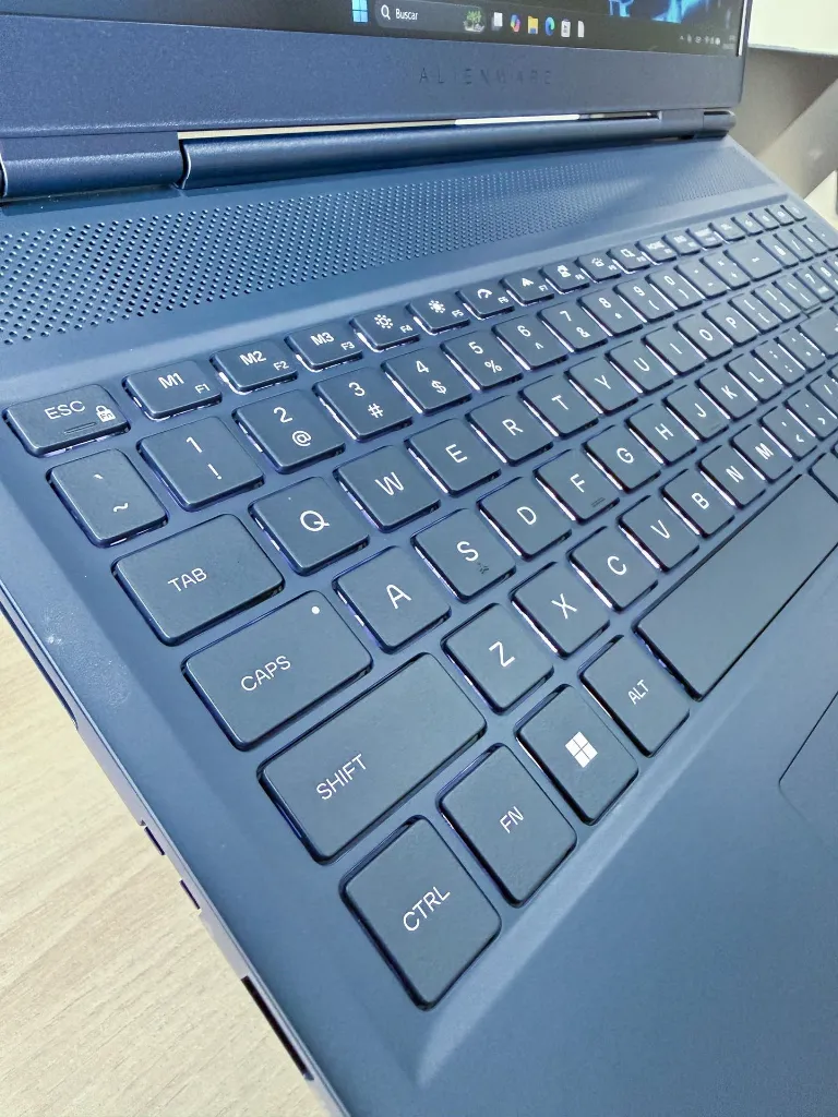 ALIENWARE ULTRA 7-8 (Copy).webp